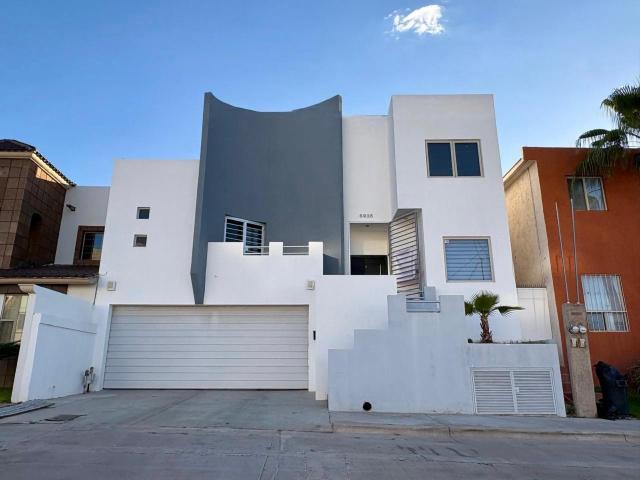 CASA EN VENTA RESIDENCIAL CUMBRES III