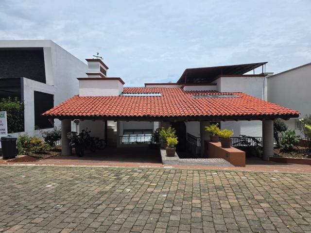CASA EN VENTA RESIDENCIAL CLUB DE GOLF LOS ENCINOS LERMA A 20 MINUTOS DE GALERIAS METEPEC