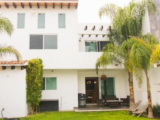 CASA EN VENTA, RESIDENCIAL HACIENDAS DE TEQUISQUIAPAN CON ALBERCA SUP. 24O m2