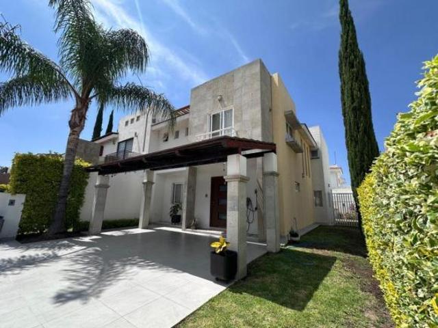 CASA EN VENTA RESIDENCIAL LAS PLAZAS