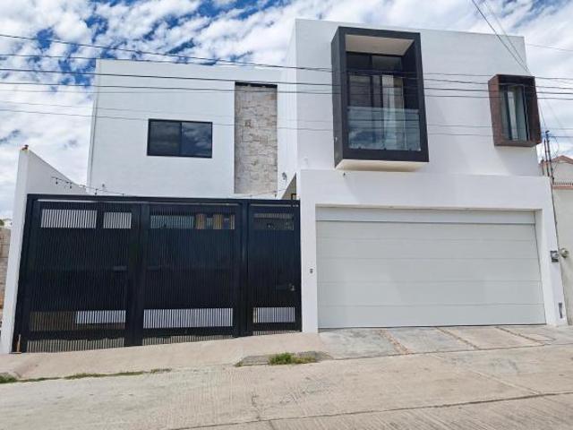 Casa en Venta Residencial Loma Dorada 4