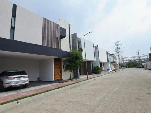 CASA EN VENTA, RESIDENCIAL PUERTA DE HIERRO,ZONA CLUB CAMPESTRE, TUXTLA GUTIERREZ, CHIAPAS
