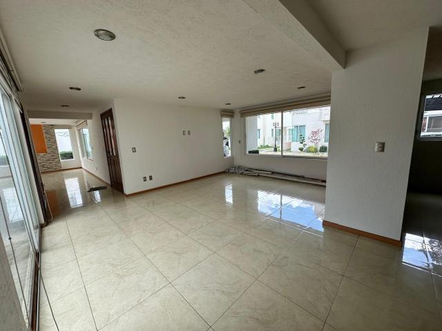 CASA EN VENTA RESIDENCIAL VALLARTA EN METEPEC