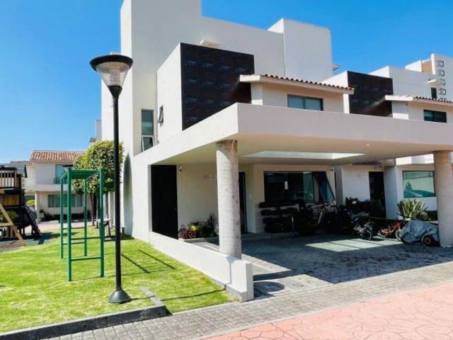 CASA EN VENTA RESIDENCIAL VERONA SAN MATEO A 40 min CDMX SANTA FE en ESQUINA PRIVADA