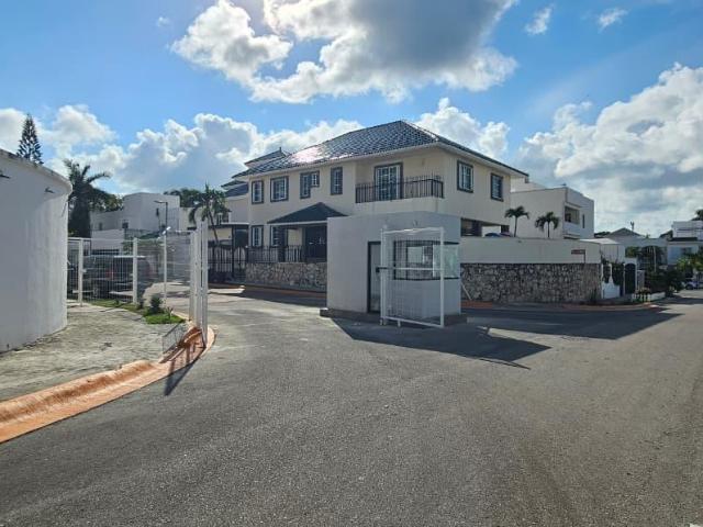 Casa en Venta Supermanzana 11 Canc?n con Alberca