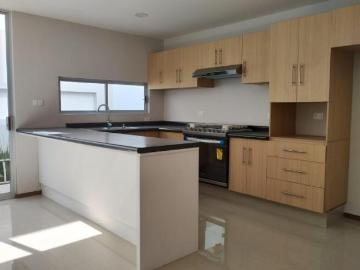 CASA EN VENTA SUR DE PUEBLA PERIFERICO FRACCIONAMIENTO 3 RECAMARAS Y ROOF GARDEN
