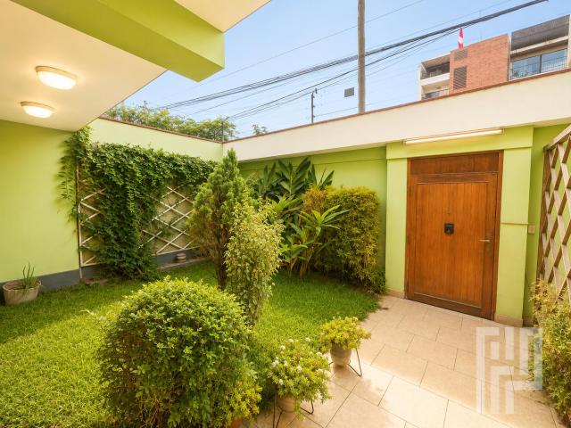 Casa en Venta Surco Batallon Callao | 300.50 m² | 5 Dormitorios | Jardín | Parrilla | US$ 550,000