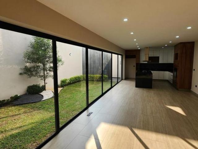 Casa en Venta salida Pátzcuaro Fraccionamiento Privado con caseta de vigilancia y áreas verdes
