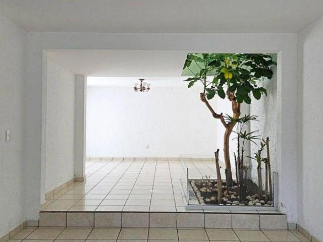 Casa en Venta San Bernardino Xochimilco | Jardín Interior y Muy Iluminada