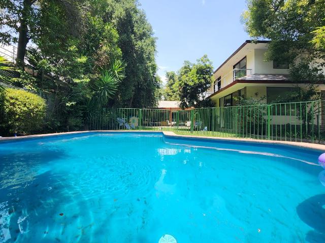 Casa en Venta San Damián / 4D + 4B + Estar + Escritorio + Servicios + 4 Estac