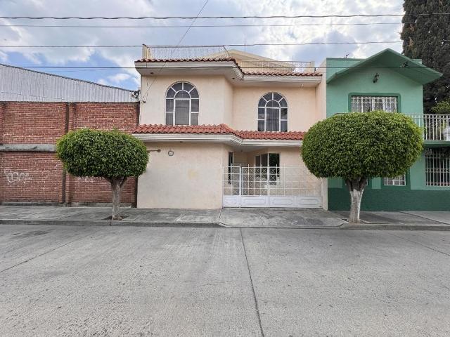 CASA EN VENTA SAN JER?NIMO LEON GTO CON REC?MARA EN PLANTA BAJA