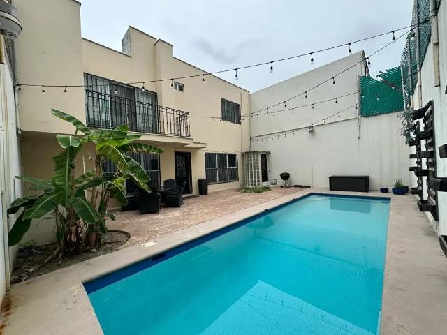 Casa en VENTA SAN JERONIMO 3 Recamaras con recamara adicional o cuarto de juegos en cochera