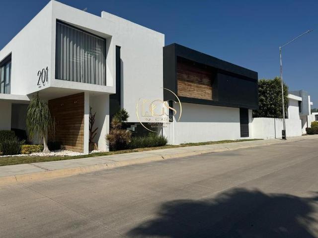 CASA EN VENTA SAN LORENZO RESIDENCIAL CELAYA