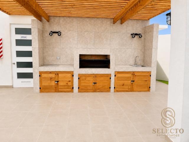 CASA FAMILIAR EN VENTA CONDOMINIO LLANQUIHUE, COSTA LAGUNA