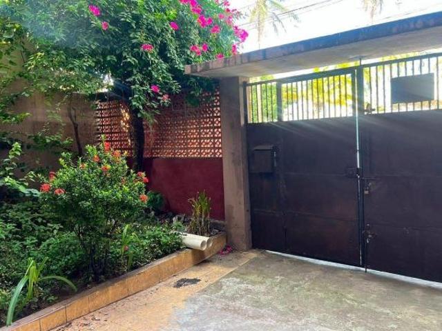 Casa en venta sobre Av. Miguel Alemán. VERACRUZ, VER. FRENTE A URGENCIAS DEL ISSSTE