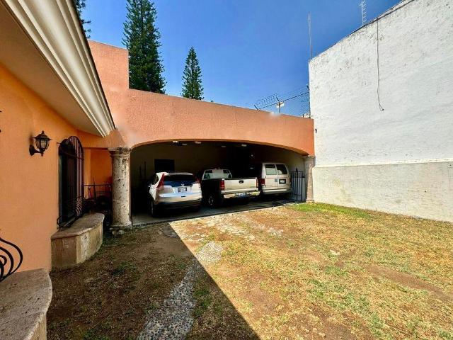 CASA EN VENTA SOBRE AV. HIDALGO