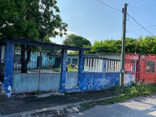 Terreno o Casa en venta sobre calle principal Col Playa linda Veracruz