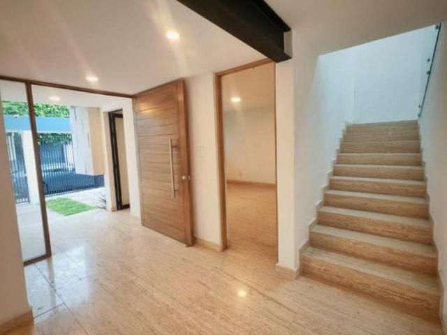 CASA EN VENTA TOTALMENTE REMODELADA CARRETAS