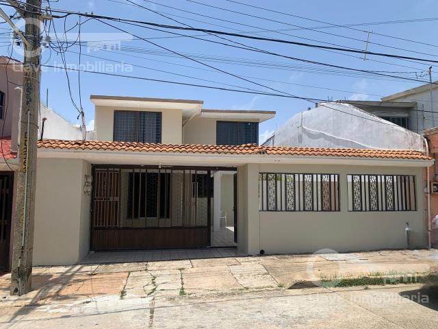 Casa en venta ubicada en calle Ignacio Ram?rez, Col. Vistalmar, en Coatzacoalcos, Veracruz