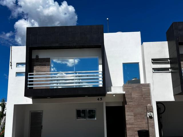 CASA EN VENTA UBICADA EN CLUSTER 10 REAL CAMPESTRE