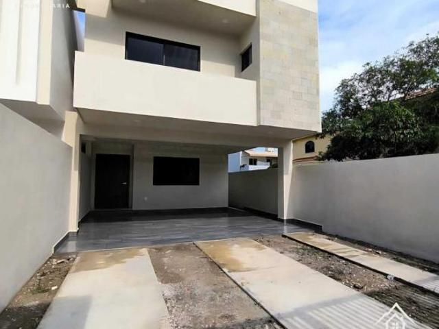 Casa en Venta Ubicada en Ampliacion Unidad Nacional, Ciudad Madero