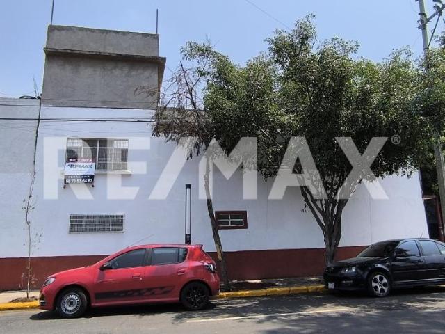 Casa en venta ubicada en esquina, Gertrudis Sánchez cerca de Albino Corzo y Eduardo Molina