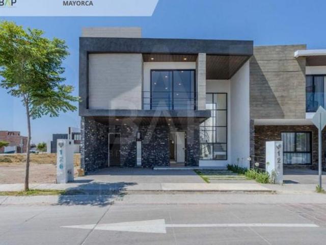 Casa en venta ubicada en Fraccionamiento Mayorca Residencial. 3 recámaras
