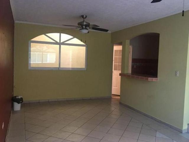 Casa en venta ubicada en Juventino Rosas, Col. Puerto México, en Coatzacoalcos, Veracruz
