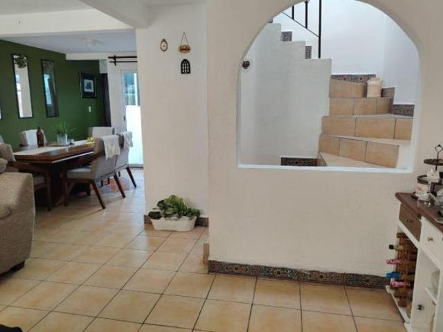 ¡CASA EN VENTA UBICADA EN VILLAS DE SANTIAGO!