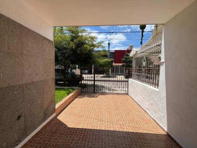CASA EN VENTA UNA PLANTA EN JARDINES ALCALDE