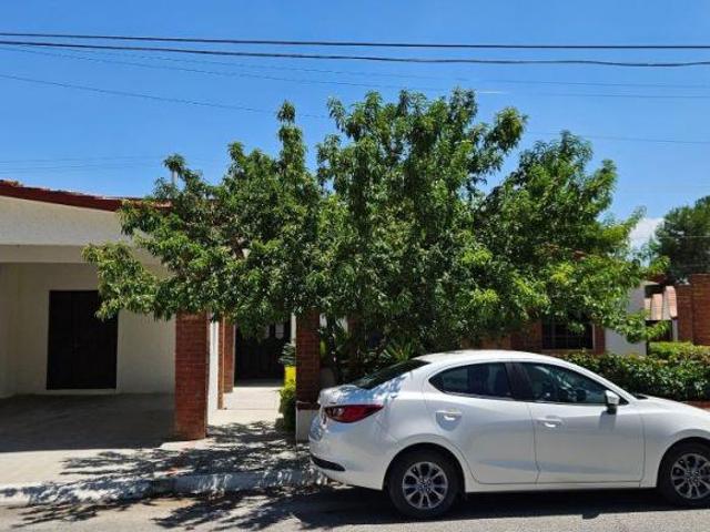 CASA EN VENTA UNA PLANTA FRACC BUGAMBILIAS, SALTILLO COAH