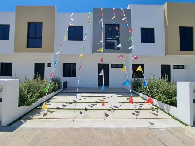 Casa en venta ÚNICA en Manzanillo. Con DOBLE FRENTE