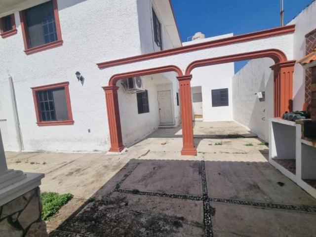 CASA EN VENTA UNIVERSIDAD PONIENTE