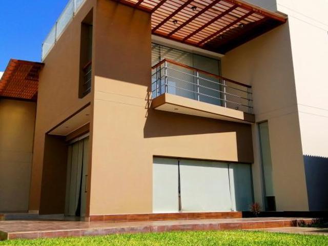 Casa en venta urb. El golf piura