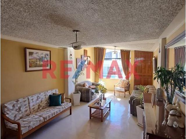 Casa En Venta Urb Lambramani