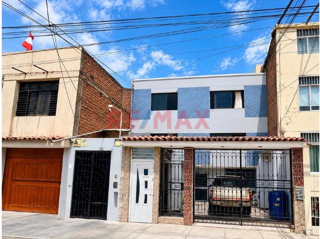 Venta De Departamento Duplex Con Azotea Urb Primavera