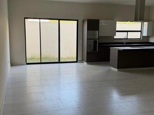 Casa en VENTA, Valle de las Esmeraldas