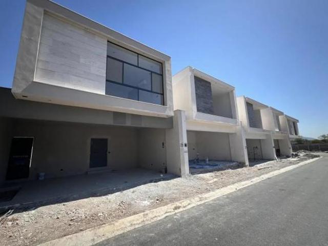 CASA EN VENTA VIENTOS DEL VERGEL ZONA CARRETERA NACIONAL SANTIAGO