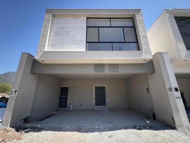 CASA EN VENTA VIENTOS DEL VERGEL ZONA CARRETERA NACIONAL SANTIAGO