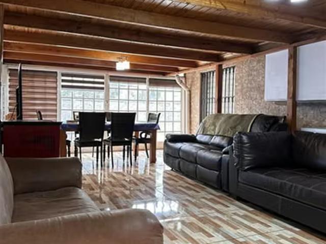 Casa en venta villa emanuel chillán de 6 dorm. En Chillán | 6 dormitorios por 270000. 00 en Chillán