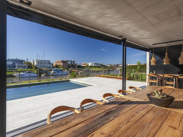Casa en venta y alquiler al r?o, Albanueva. 4 dormitorios en Suite, amueblada, orientacion norte