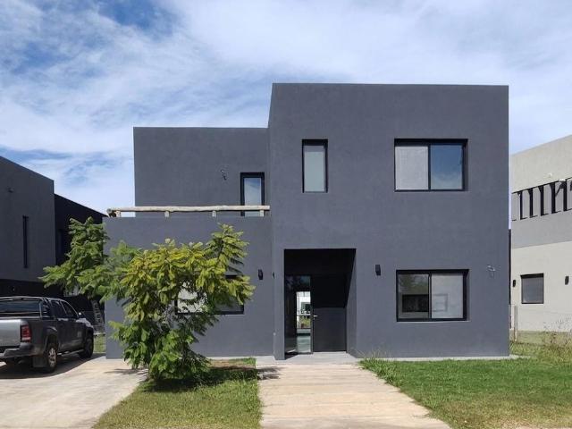 Casa En Venta Y Alquiler al Río En Barrio Náutico El Canal, Villanueva, Tigre