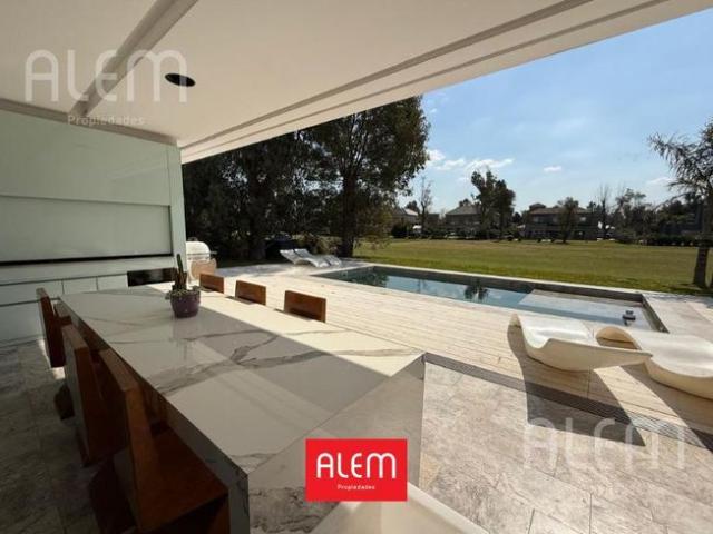 Casa en venta y alquiler de 5 ambientes en St Thomas Este Oeste Canning