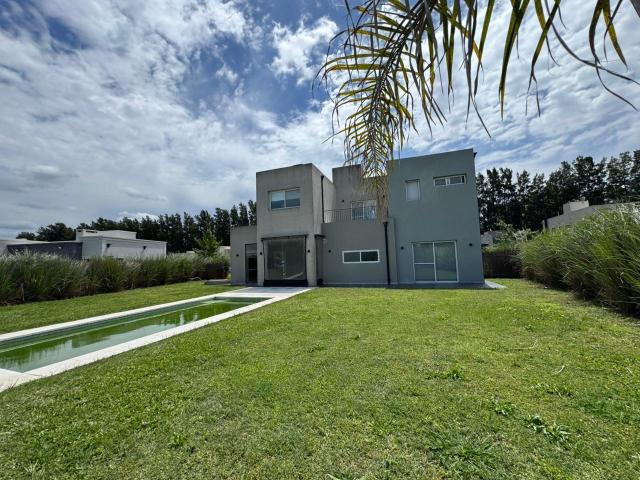 Casa en venta y alquiler en Santa Inés, Canning 5 ambientes modernos y piscina