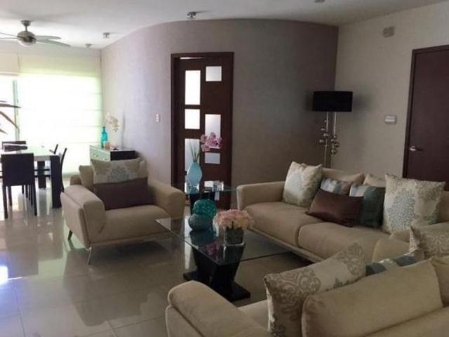 CASA EN VENTA Y EN RENTA EN BOCA DEL RIO, VERACRUZ A DOS CUADRAS DEL WTC, CON ALBERCA