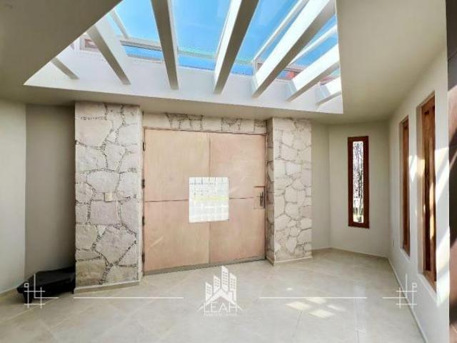 Casa en Venta y renta con jardín de 550 m² en Metepec