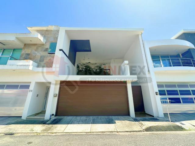 CASA EN VENTA Y RENTA CON PANELES SOLARES FRACCIONAMIENTO COSTA DE ORO
