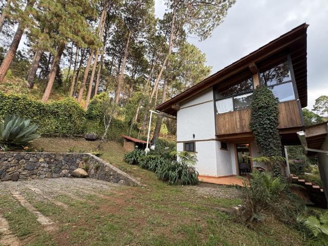 Casa en venta y renta con río en el bosque de Cerro Colorado