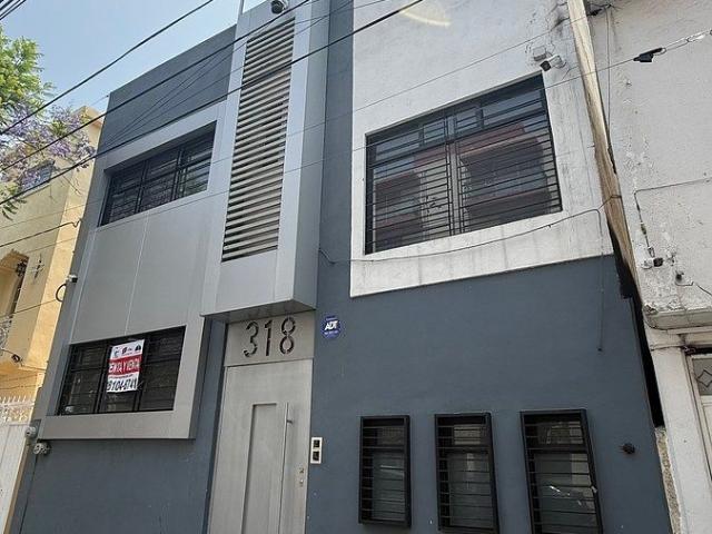 Casa en Venta y Renta con Uso de Suelo Mixto en Merced Balbuena