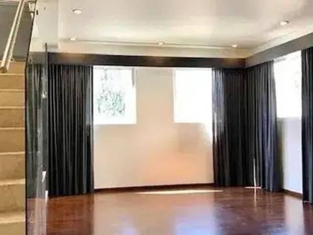 Casa En Venta Y Renta Adentro De Lomas Country Con Jardín sin Amueblar